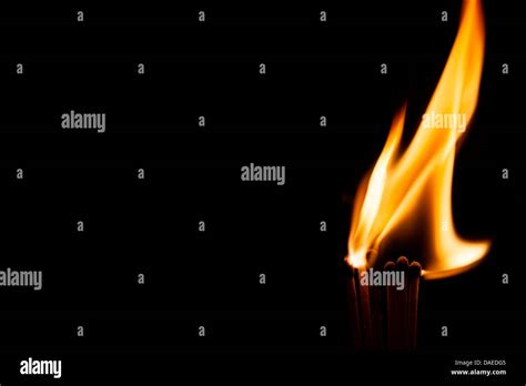 Phosphorus burns hi-res stock photography and images - Alamy