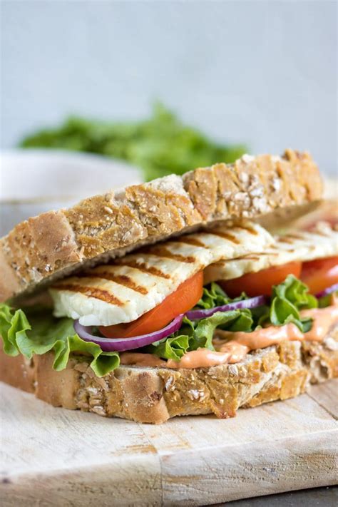 Grilled Halloumi Sandwich with Sriracha Mayo - Veggie Desserts