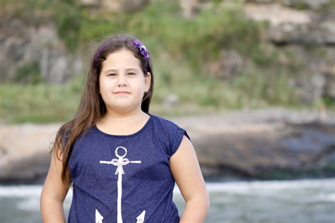 Ana Karolina, a filha de Carminha de 'Avenida Brasil', posou no quebra-mar da Barra da Tijuca ...