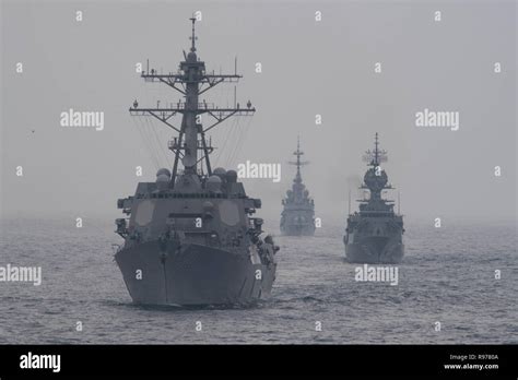 Spruance class destroyer hi-res stock photography and images - Alamy