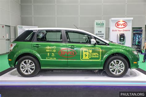 BYD e6 electric vehicle shown at IGEM 2017 – 121 hp, 450 Nm, 400 km range, available for fleet ...