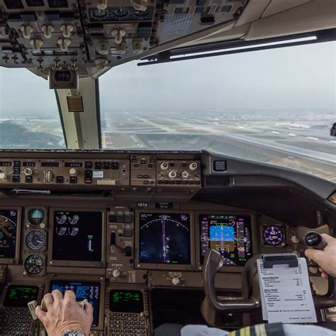 The view from inside the cockpit of a Boeing 767 | Cockpit, Flight deck ...