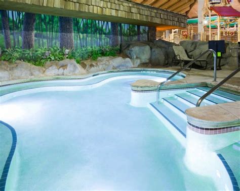 3 Bear Lodge Waterpark Tour - Holiday Inn Express Brainerd MN