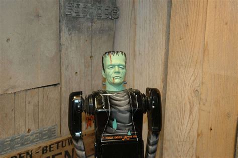 The most ugly robot in the scene... :) - Vintage Spacetoys