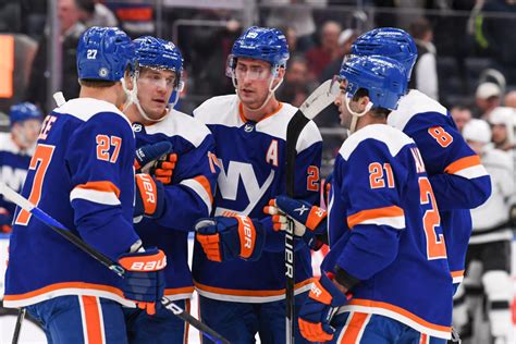 Mave's Choices For Islanders Opening Night Lineup - The Hockey News New ...