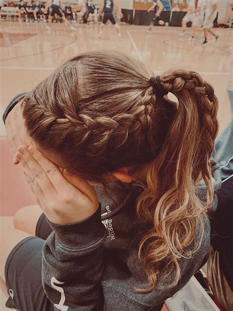 Basketball hairstyle 🏀 ️ | Peinados deportivos, Peinado fácil, Peinados sencillos