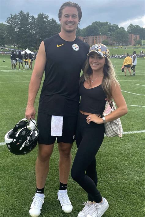 Kenny Pickett’s fiancée, Amy Paternoster, hangs with TJ Watt’s wife during Steelers opener