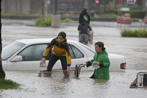 Rainstorm Turns the San Francisco Area From Arid to Soggy in Hours - The New York Times