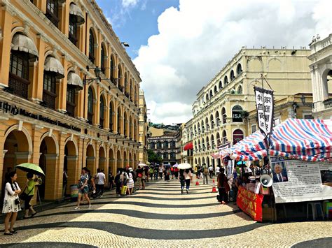 Macau: Senado Square & St. Paul Ruins - Living in the Moment