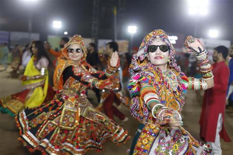 Gujarat garba gripped as Navratri 2018 enters into last phase | DeshGujarat