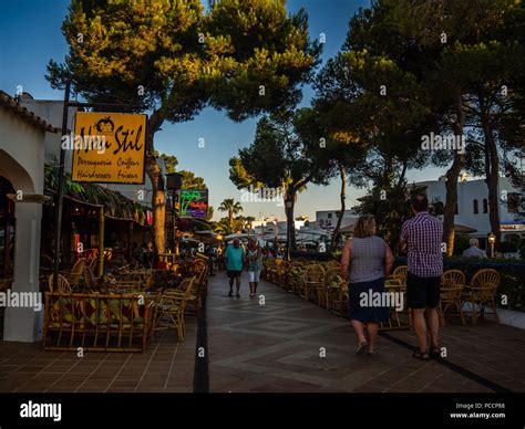 Town centre cala dor majorca Banque de photographies et d’images à ...