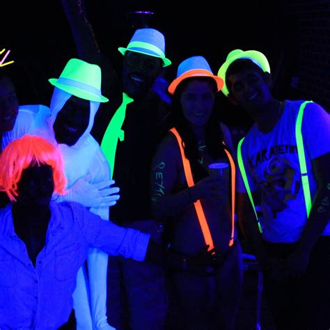 demode.me | Neon party, Glow party, Uv photography