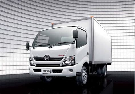 2010 Hino 300 Series Review - Top Speed