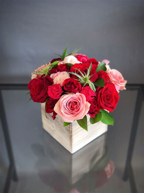 #47 - Wood box arrangement Red & Pink small in Hallandale Beach, FL | K&K Flowers | Red flower ...