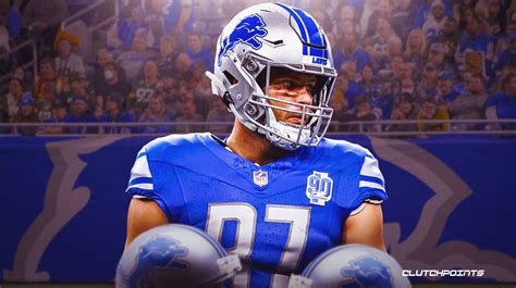 Lions’ Sam LaPorta limps off field vs. Vikings with apparent knee injury