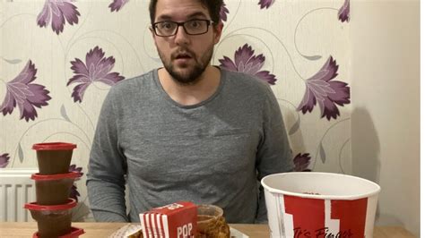 KFC festive gravy Double bucket Challenge! - YouTube