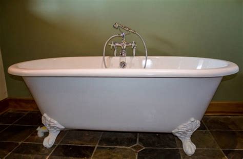 Clawfoot Tub Refinishing Service