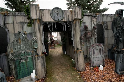 Cemetery facade 2014 | Halloween haunted houses, Halloween graveyard, Creepy halloween decorations