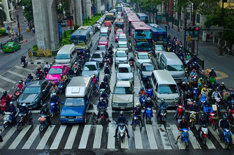 Study: Lane splitting is safe - Motorcycle News