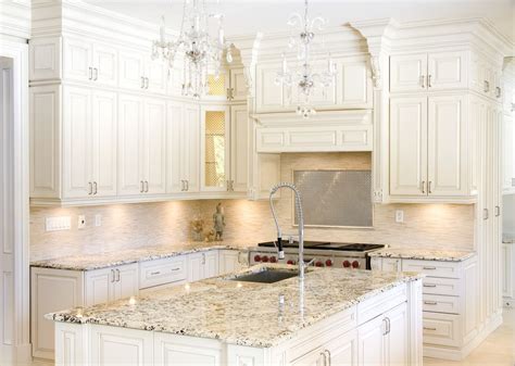 backsplash for beige granite - Google Search | Beige kitchen, Antique white kitchen, Kitchen ...