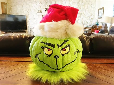 HollysHome Family Life: Make Your Pumpkin into a Grinch Head