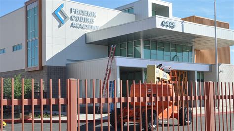 Tech-focused Phoenix high school aims to prepare students for entry ...