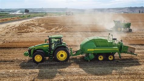 John Deere adds to its lineup of balers with the new L341R