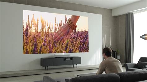 Al CES 2019 arriva la TV laser LG: 120 pollici da meno di 20 centimetri di distanza - macitynet.it