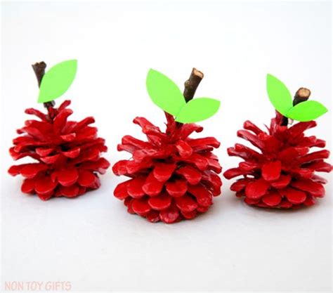 15 Sweet Apple Crafts for Kids to Make - Make and Takes