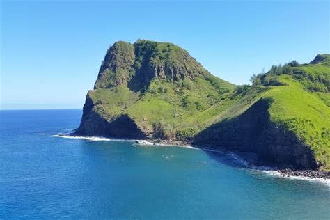 Kahakuloa Maui 🌴 Walk to Kahakuloa Bay beach overlook OR drive the ...