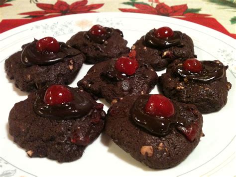 Cherry chocolate volcano cookies Chocolate Volcano, Chocolate Cherry, Brownie, Cookies, Desserts ...