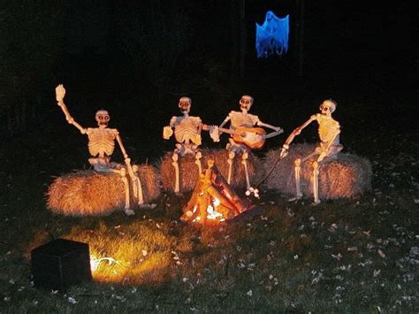 Over 19 Hilarious Skeleton Decorations For Your Yard on Halloween ...