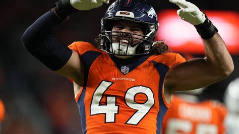 Former Montana State LB Alex Singleton signs new contract with Denver ...