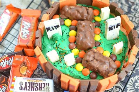 Halloween Graveyard Kit Kat Cake - Mommy Musings