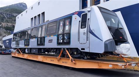 New metro line 1 trains in Naples: a new date for the start of the service