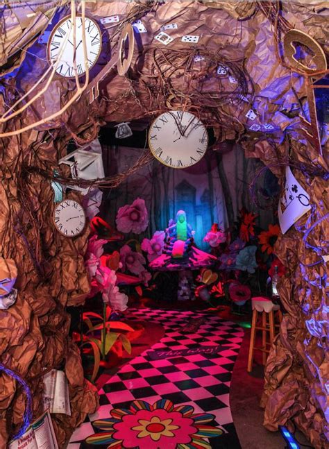 Alice in Wonderland rabbit hole. | Library Decorations & Displays | P…