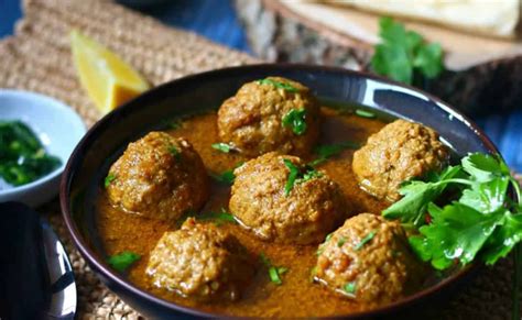 Beef Kofta Curry Recipe: Delicious Pakistani Curry Dish!