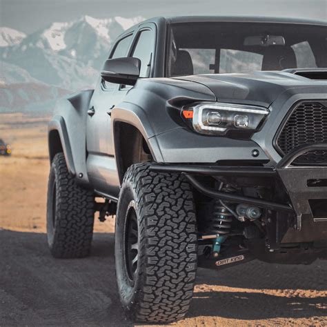 DIY Baja Style Toyota Tacoma Prerunner Built to Go Places - offroadium.com