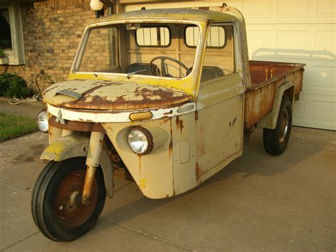 Market Flooded: 1960 Mitsubishi TM15 Three Wheeled Truck Project ...