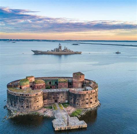 Russian battlecruiser Pyotr Velikiy passing next to Fort Alexander, naval fortress on an ...