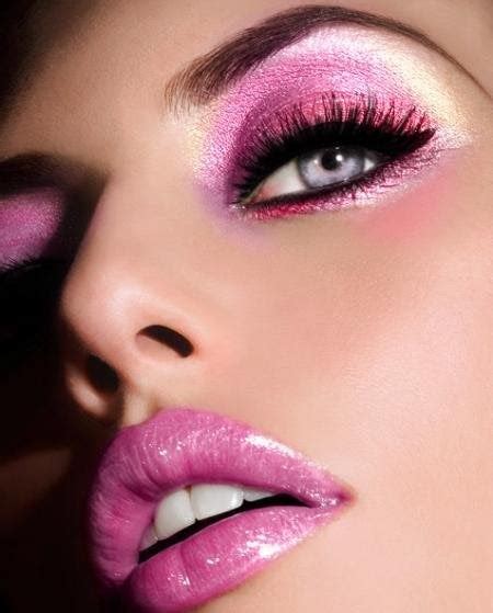 Dramatic pink makeup : r/Pinc