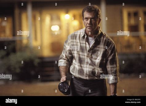 Mel gibson signs 2002 hi-res stock photography and images - Alamy