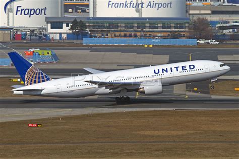 TASTE OF HAWAII: UNITED B777 - HAWAII TO GUAM