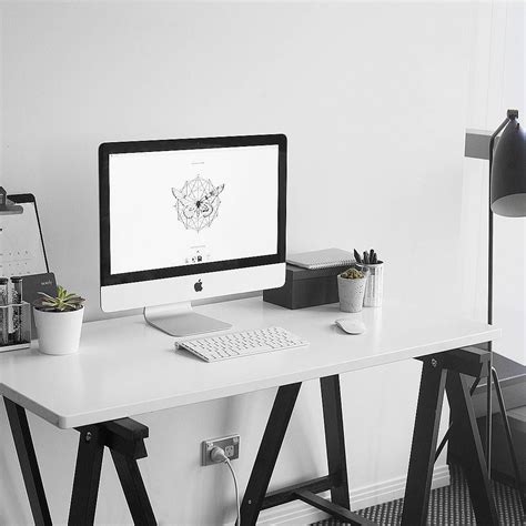 Minimalist office desk decor - lomitheory