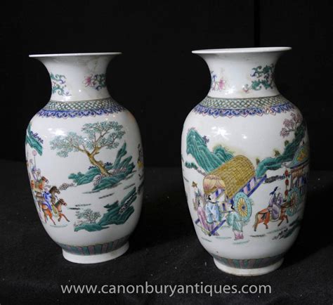 Pair Qianlong Porcelain Urns Chinese Pottery Vases