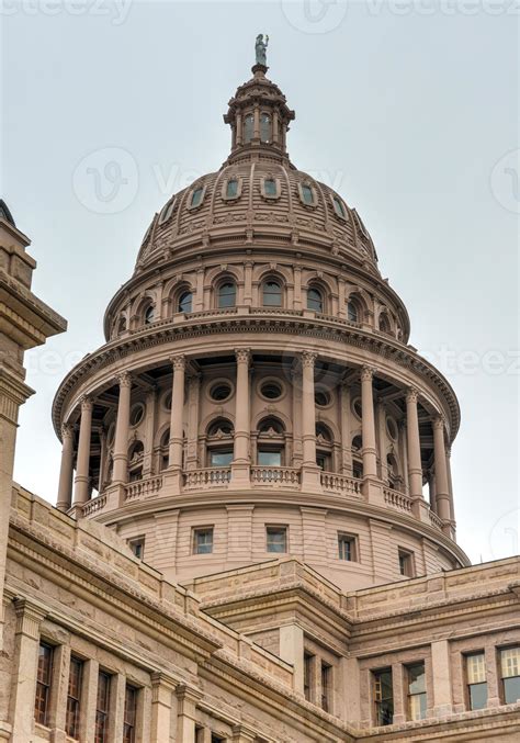 The Texas State Capitol Building 16197569 Stock Photo at Vecteezy