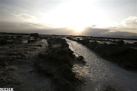 Urmia Daily Photo: Lake Urmia Is Drying Up Fast