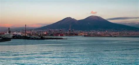 Visiting Vesuvius in Naples: mistakes to avoid in 2024.