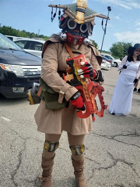 Here's my Bloodhound cosplay from SteelCityCon yesterday! : r/apexlegends