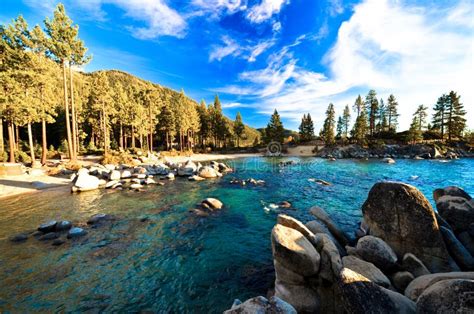 El Lago Tahoe, California, Los E.E.U.U. Imagen de archivo - Imagen de cielo, claro: 33334583